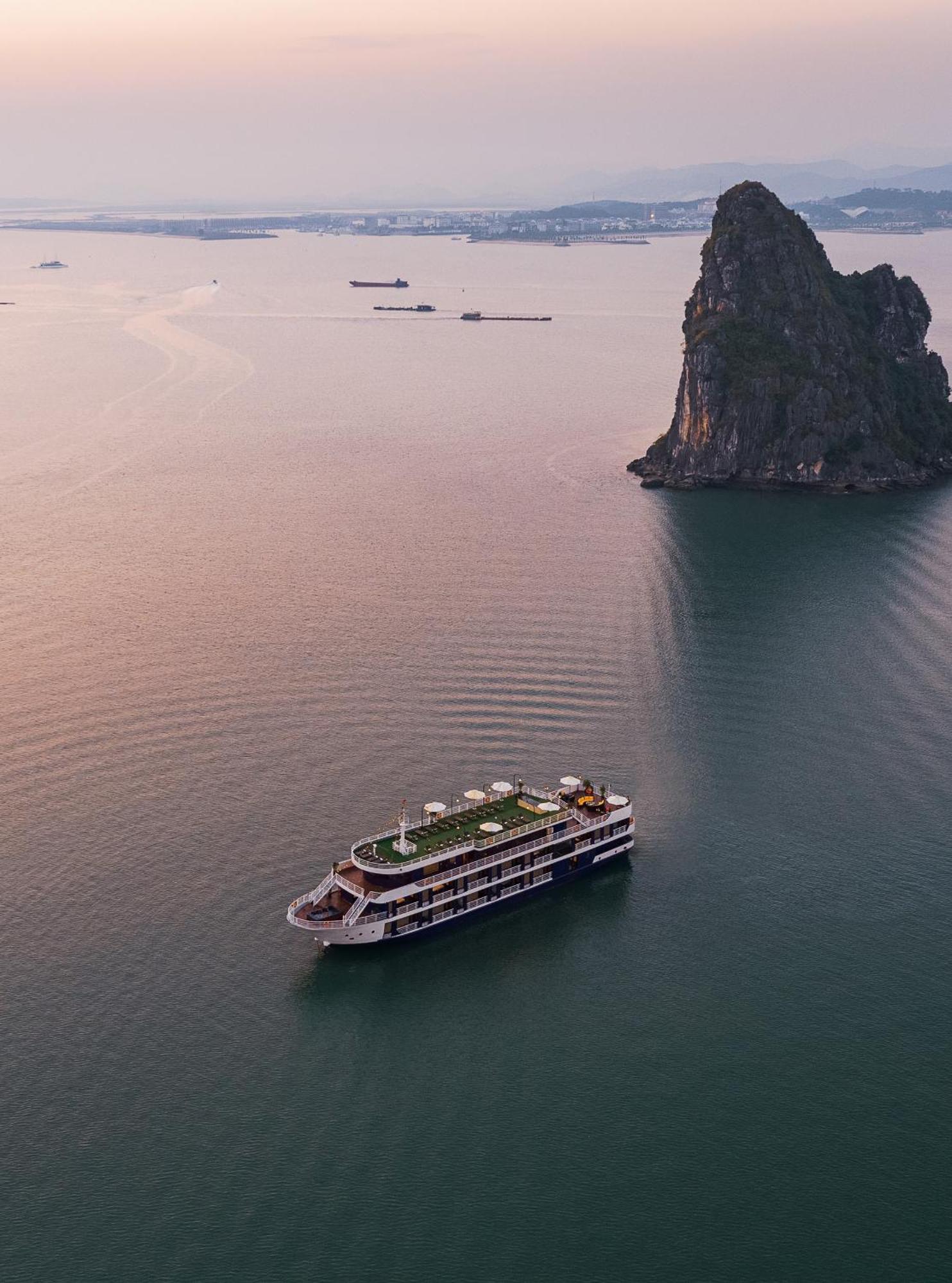Halong Camellia Cruise Hotel Ha Long Eksteriør billede