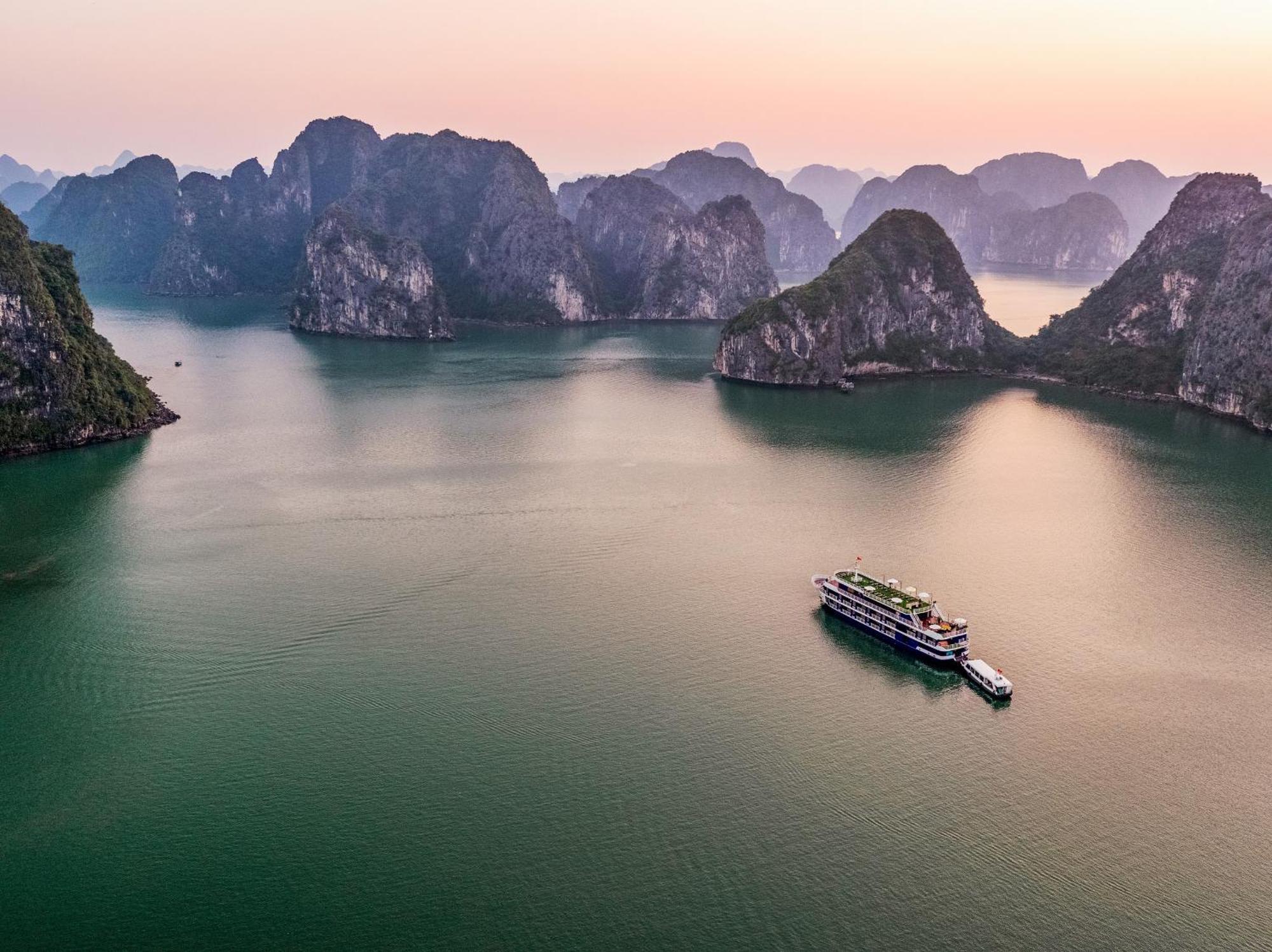 Halong Camellia Cruise Hotel Ha Long Eksteriør billede