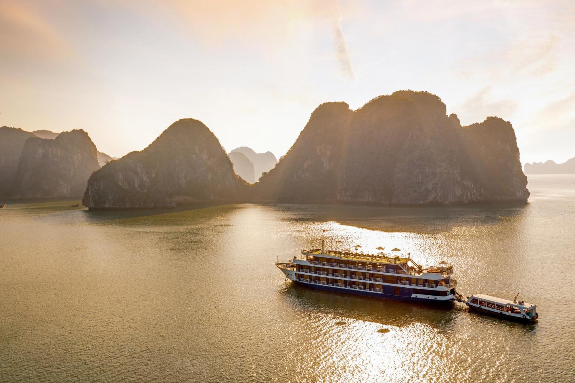 Halong Camellia Cruise Hotel Ha Long Eksteriør billede