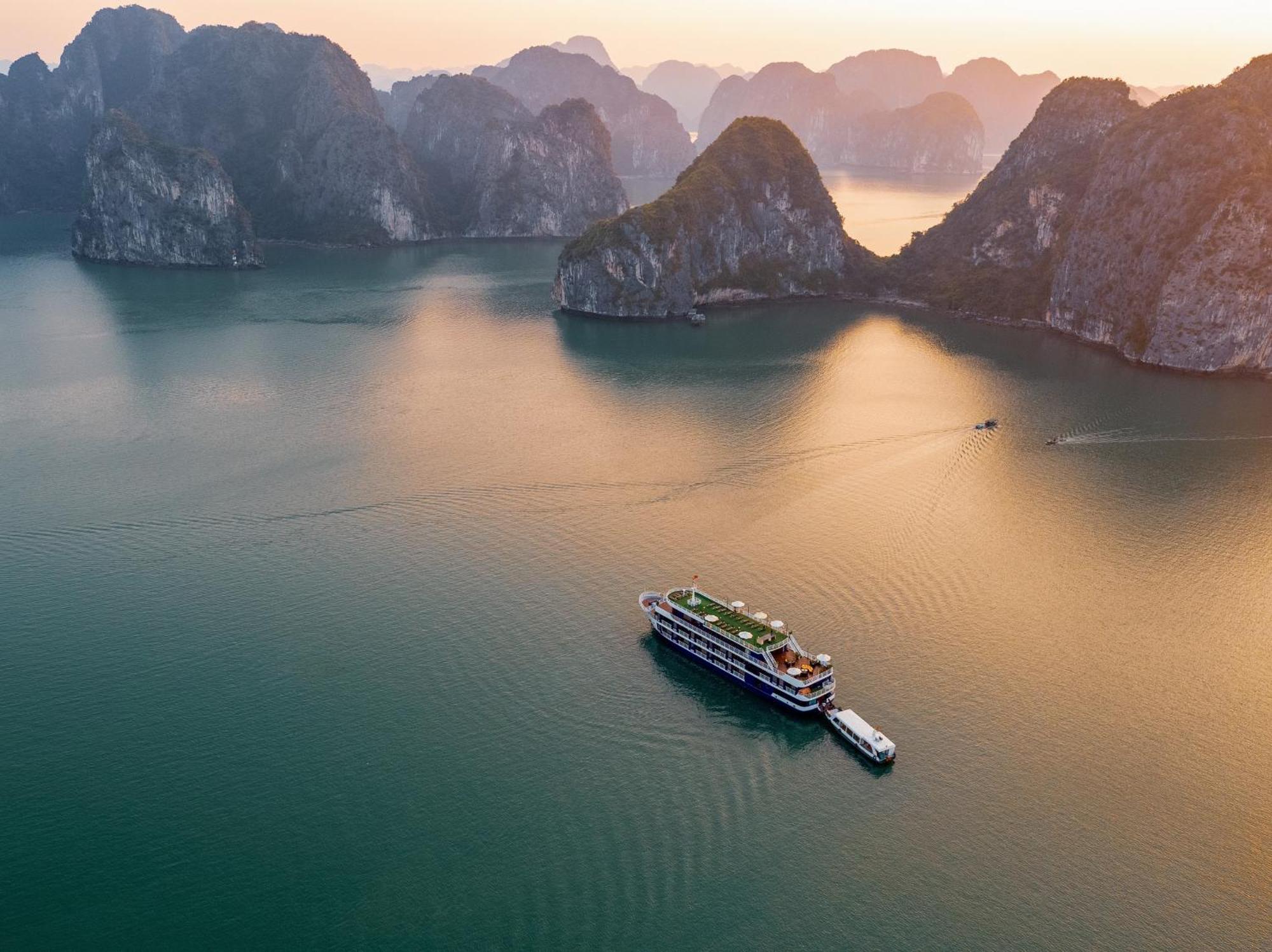 Halong Camellia Cruise Hotel Ha Long Eksteriør billede