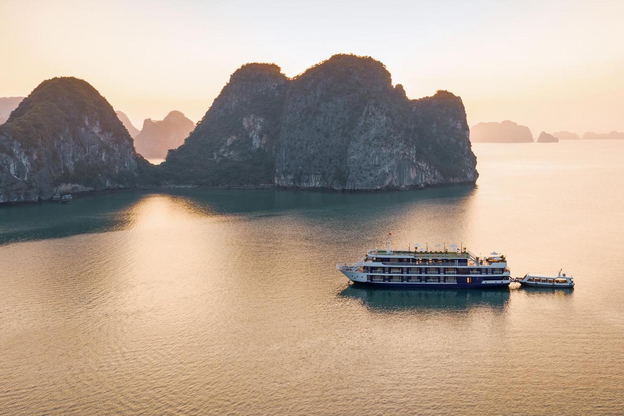 Halong Camellia Cruise Hotel Ha Long Eksteriør billede
