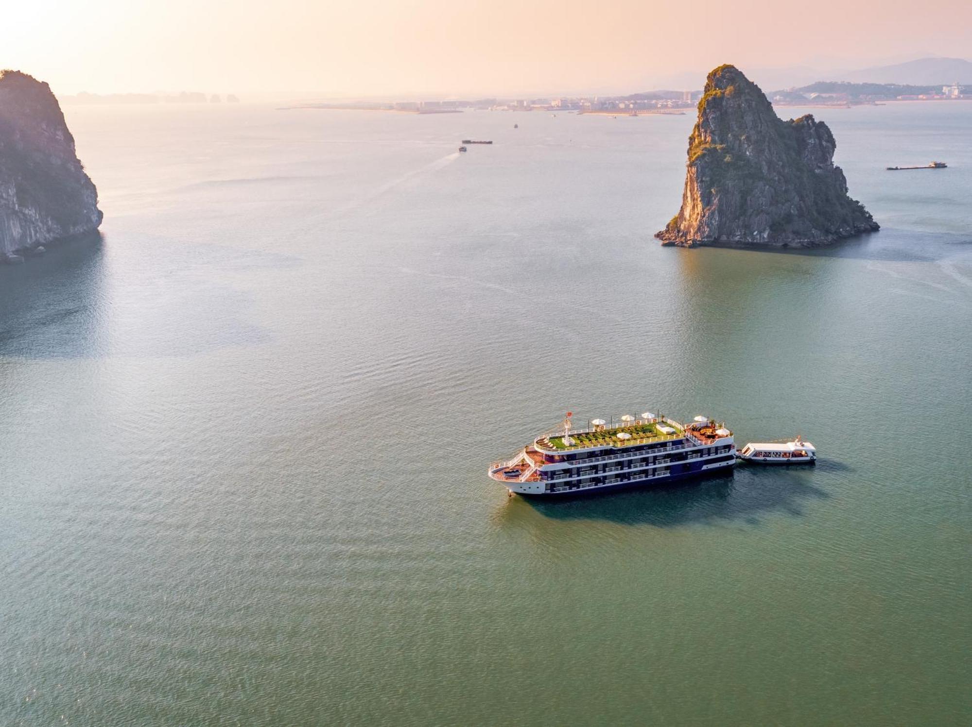 Halong Camellia Cruise Hotel Ha Long Eksteriør billede